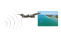 Application example: a plane with eight QPatch antennas and a QBeam on board relays a signal from beyond the horizon to a base station.